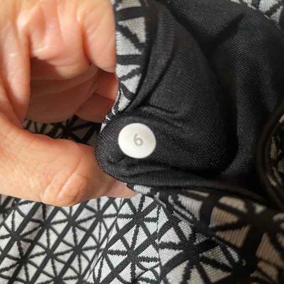 Lululemon Wunder Under Leggings - Picture 4 of 7